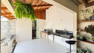 Casa na praia de Balneário Piçarras com piscina para locação anual