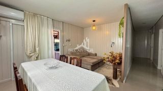 Casa na praia de Balneário Piçarras com piscina para locação anual