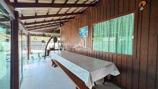 Casa na praia de Balneário Piçarras com piscina para locação anual