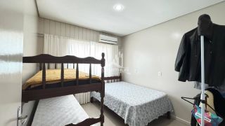 Casa na praia de Balneário Piçarras com piscina para locação anual