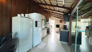 Casa na praia de Balneário Piçarras com piscina para locação anual