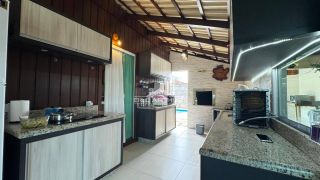 Casa na praia de Balneário Piçarras com piscina para locação anual