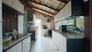 Casa na praia de Balneário Piçarras com piscina para locação anual