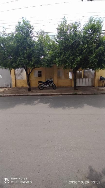 Casa Para Vender com 3 quartos no bairro Centro em Várzea Grande