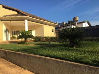 Linda Casa próxima a Avenida Julio  Campos