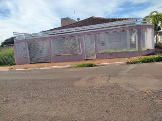 Linda casa no coração do Bairro Canelas