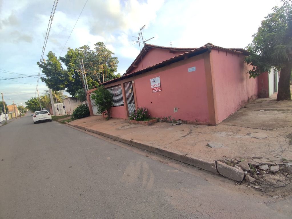 Terreno bom com duas casas.