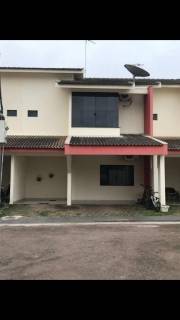 Sobrado lindo com 3 quartos.