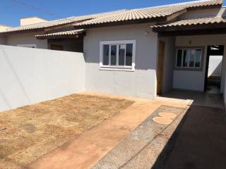 Casa linda com 2 quartos.