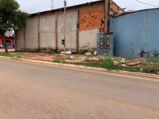 Predio Comercial em Avenida Movimentada