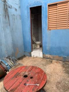 Predio Comercial em Avenida Movimentada