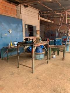 Predio Comercial em Avenida Movimentada