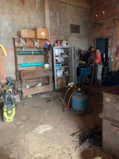 Predio Comercial em Avenida Movimentada