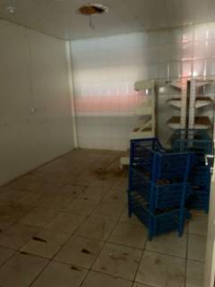 Predio Comercial em Avenida Movimentada