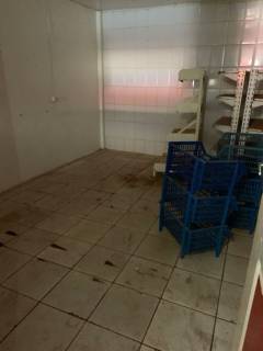 Predio Comercial em Avenida Movimentada