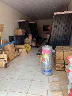 Predio Comercial em Avenida Movimentada