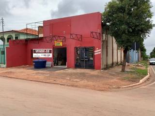 Predio Comercial em Avenida Movimentada