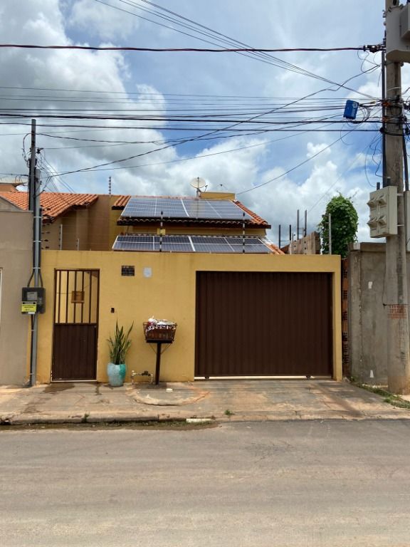 Linda casa com 3 quartos.