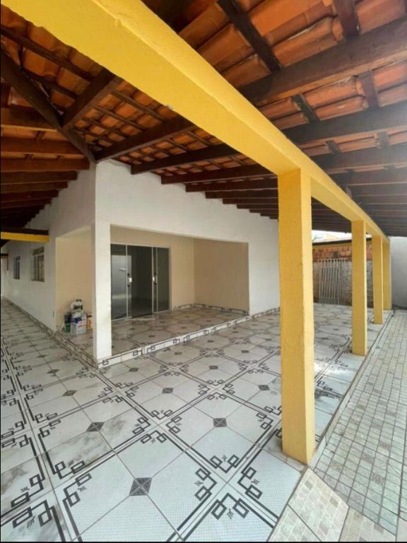 Casa maravilhosa com 4 quartos, localizada no bairro Pirineu!