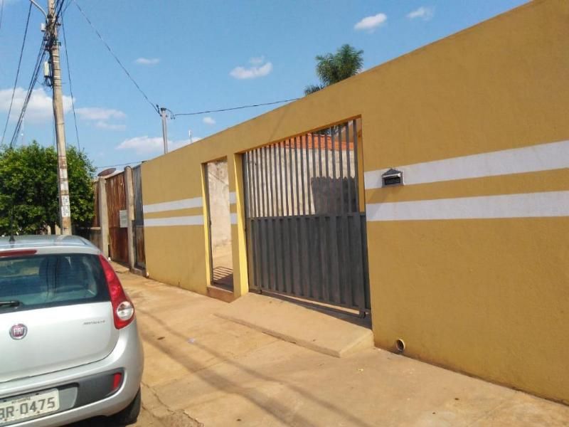 Excelente Casa na Av. Principal do Bairro !!