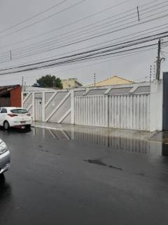 Linda Casa com 5 quartos e area de lazer !!!