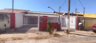 Ótima casa com 2 quartos.