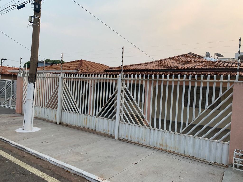 Linda casa com quatro suites !!