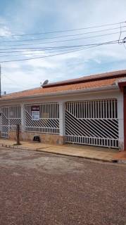 Ótima casa com 3 quartos.