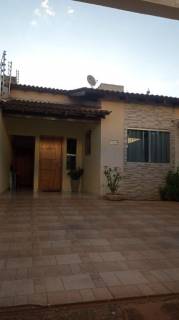 Ótima casa com 2 quartos.