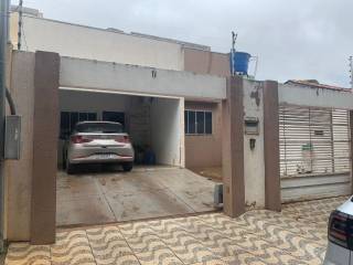 Bela casa com 3 quartos.