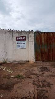 Ótima casa com 2 quartos.