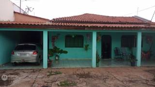 Bela casa com 3 quartos.