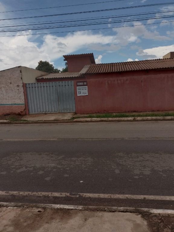 Ótima casa com 2 quartos.