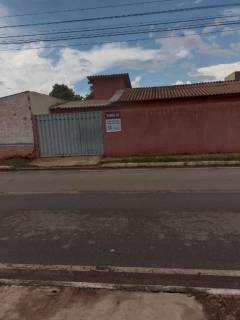 Ótima casa com 2 quartos.