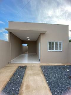 Bela casa com 2 quartos.