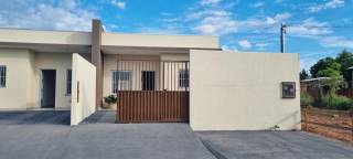 Ótima casa com 2 quartos.