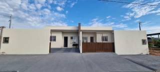 Ótima casa com 2 quartos.