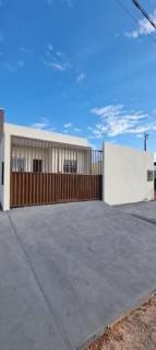 Ótima casa com 2 quartos.