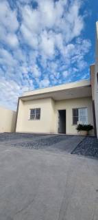 Ótima casa com 2 quartos.