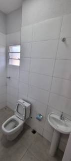 Ótima casa com 2 quartos.