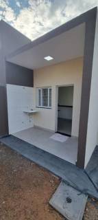 Ótima casa com 2 quartos.