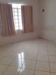 Ótima casa com 3 partes.