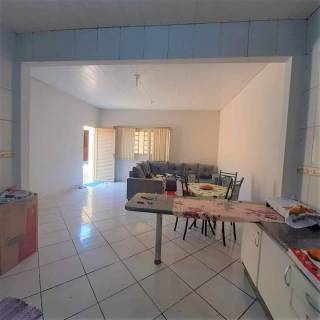 Ótima casa com 3 partes.