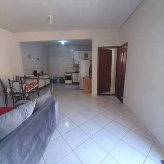 Ótima casa com 3 partes.