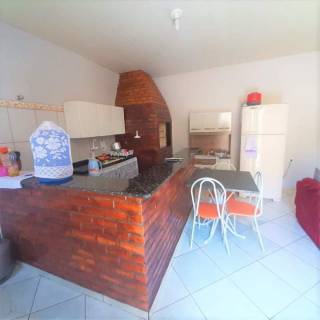 Ótima casa com 3 partes.