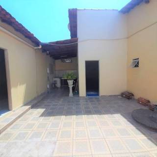 Ótima casa com 3 partes.