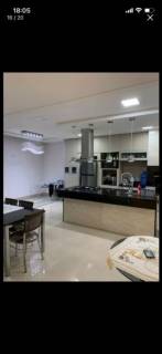 Bela casa com 3 quartos.