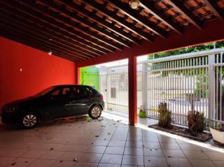 Ótima casa com 4 quartos.