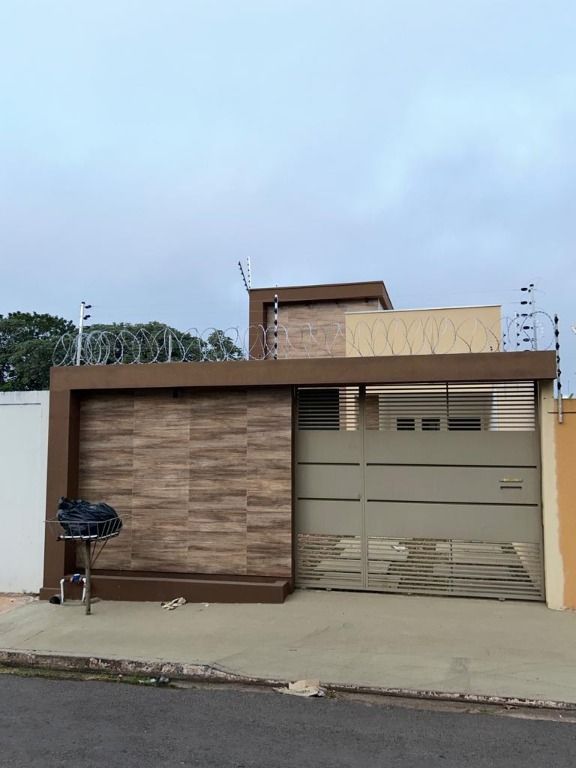 Lind casa com acabamento premium , localizada a poucos metros da prefeitura de VG