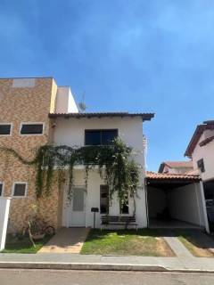 Bela Casa no Condomínio Santa Rosa